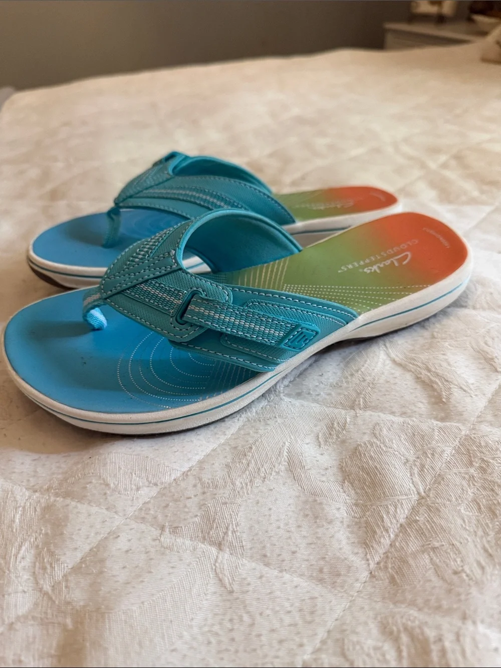 Clarks teal and aqua gradient thong sandals